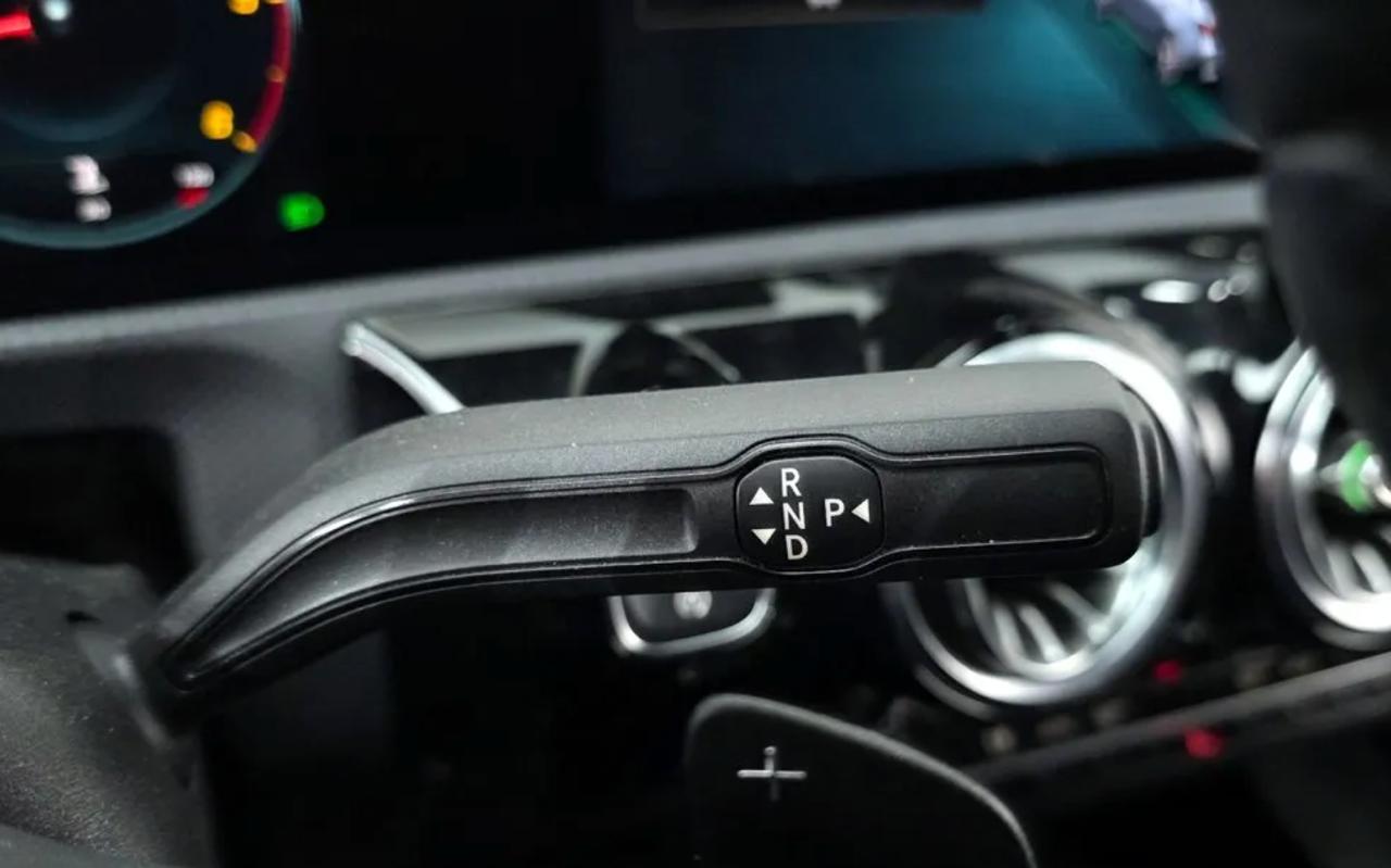 <b>Mercedes-Benz A200d</b>, 2021

2 763 000 р.

28 043 км

• Двигатель: 2.0л
• Топливо: дизель
• Привод: передний
