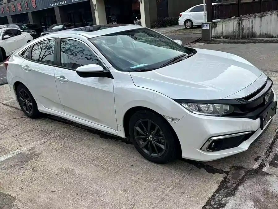 <b>Honda Civic</b>, 2023

2 190 000 р.

48000 км

• Двигатель: 1.5л
• Топливо: бензин
• КПП: вариатор
• Привод: передний

