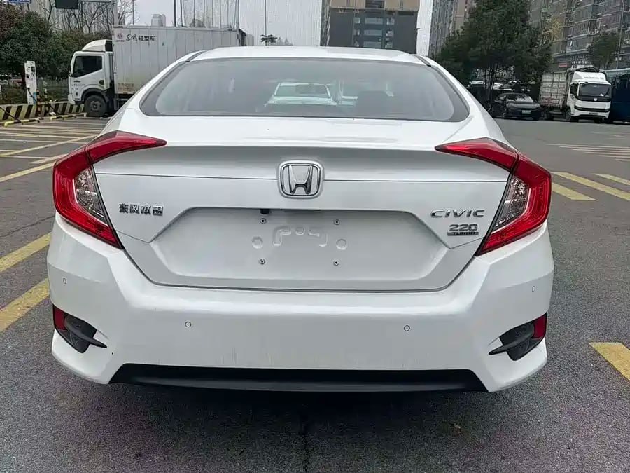 <b>Honda Civic</b>, 2023

2 190 000 р.

48000 км

• Двигатель: 1.5л
• Топливо: бензин
• КПП: вариатор
• Привод: передний
