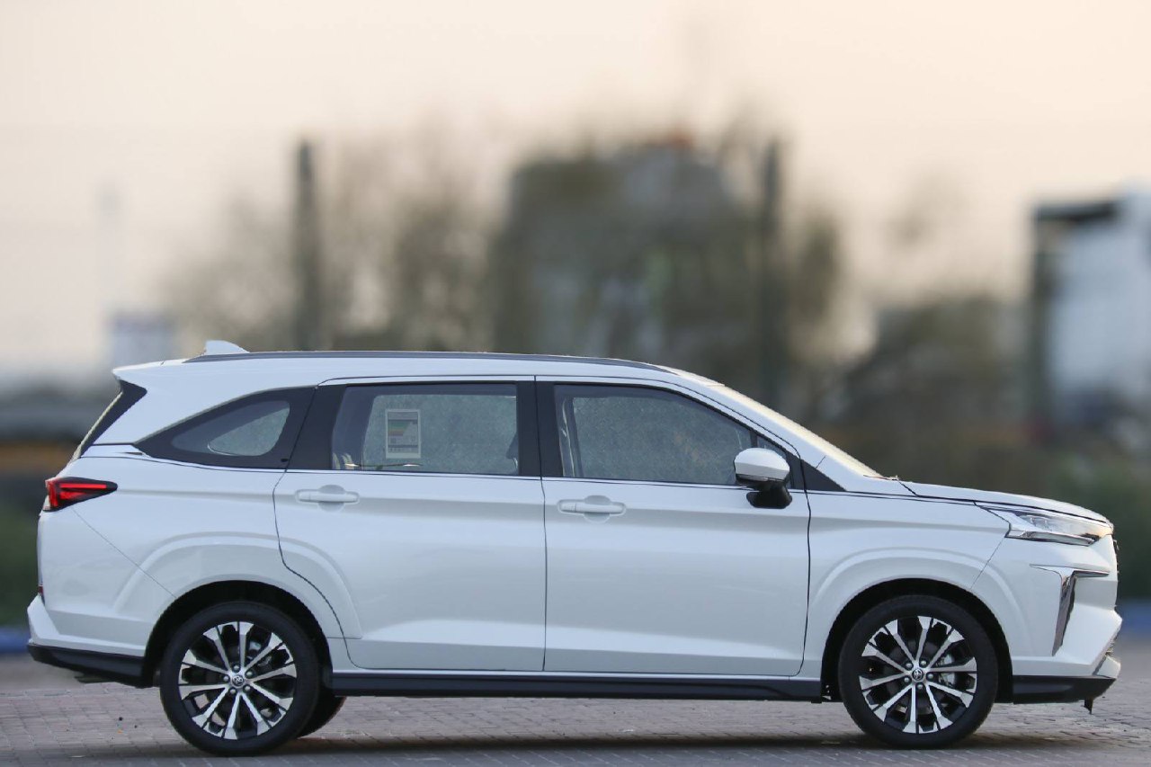 <b>Toyota Veloz</b>, 2025

2 839 000 р.

• Двигатель: 1.5л
• Топливо: бензин
• КПП: вариатор
• Привод: передний
