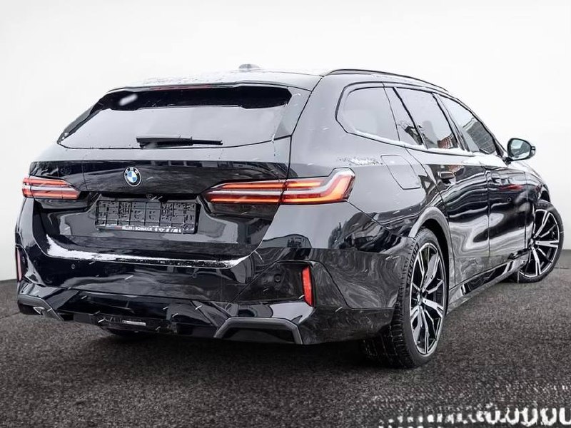 <b>BMW 520d Touring</b>, 2024

7 390 000 ₽

37 500 км

• Двигатель: 2.0л
• Топливо: дизель
• Привод: полный
• Кузов: универсал
