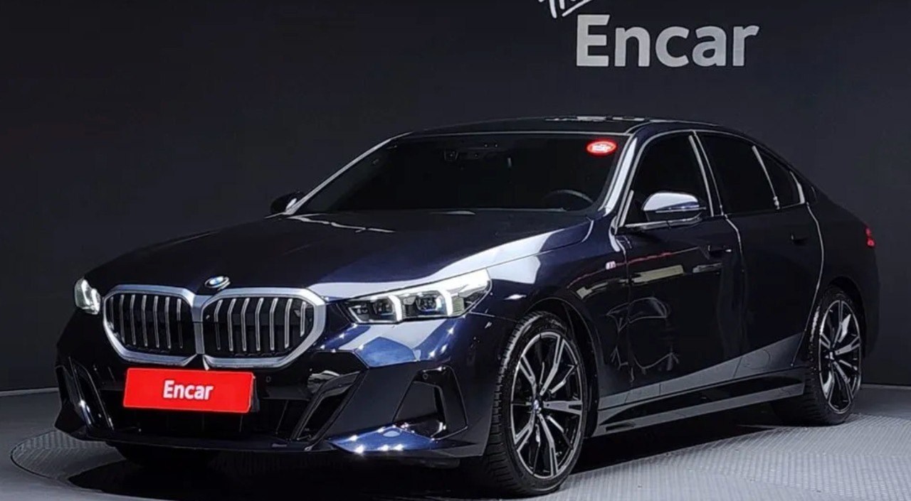 <b>BMW 530i xDrive M Sport</b>, 2023

7 350 000 ₽

27 900 км

• Двигатель: 2.0л
• Топливо: бензин
• Привод: полный
