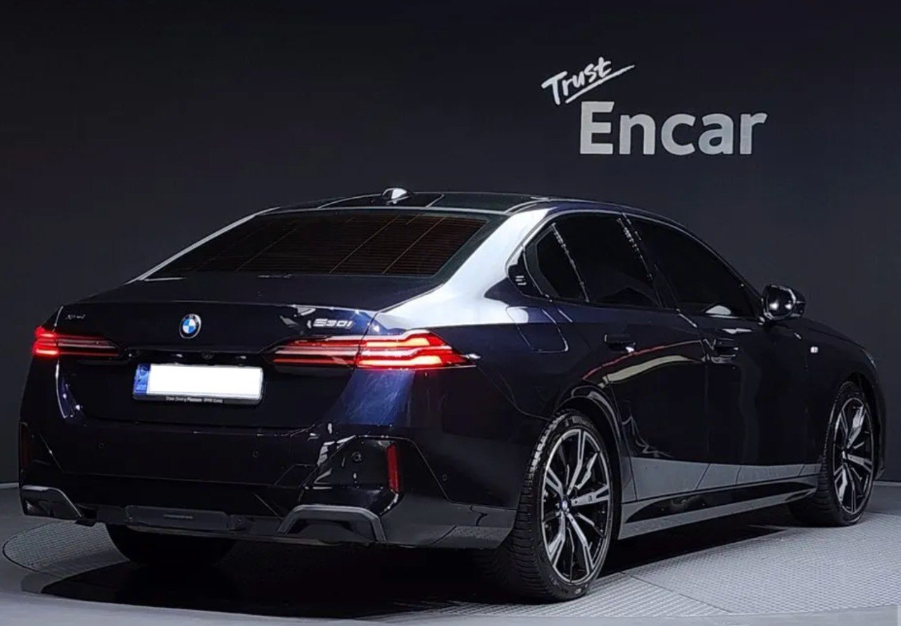 <b>BMW 530i xDrive M Sport</b>, 2023

7 350 000 ₽

27 900 км

• Двигатель: 2.0л
• Топливо: бензин
• Привод: полный
