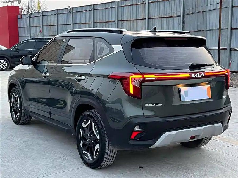 <b>KIA Seltos</b>, 2023

2 289 000 р.

6 068 км

• Двигатель: 1.5л
• Топливо: бензин
• КПП: вариатор
• Привод: передний
• Кузов: кроссовер
