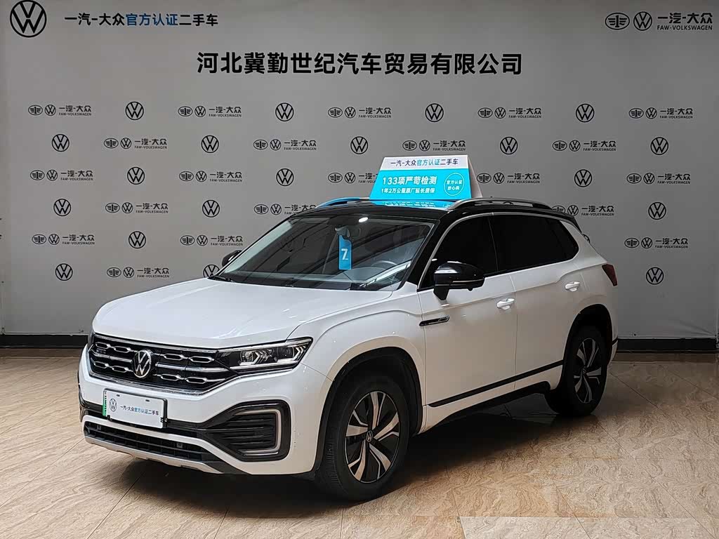 <b>Volkswagen Tayron GTE plug-in hybrid</b>, 2021

1 961 000 ₽

51000 км

• Двигатель: 1.4л
• Топливо: гибрид
• КПП: механика
• Привод: передний
• Кузов: кроссовер
