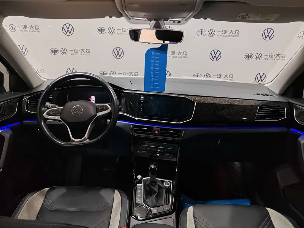 <b>Volkswagen Tayron GTE plug-in hybrid</b>, 2021

1 961 000 ₽

51000 км

• Двигатель: 1.4л
• Топливо: гибрид
• КПП: механика
• Привод: передний
• Кузов: кроссовер
