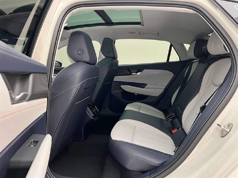 <b>Volkswagen Passat 2025 Pro 380TSI Dragon Yun Edition</b>, 2025

3 651 000 ₽

2700 км

• Двигатель: 2.0л
• Топливо: бензин
• КПП: механика
• Привод: задний
