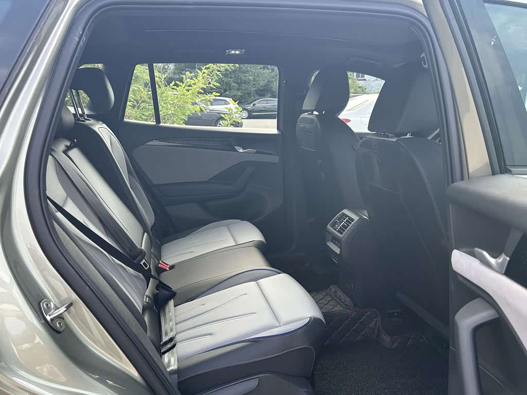 <b>Volkswagen Tayron 2025 Tanyue L 380TSI AWD luxury</b>, 2025

3 872 000 ₽

1000 км

• Двигатель: 2.0л
• Топливо: бензин
• КПП: автомат
• Привод: полный
• Кузов: кроссовер
