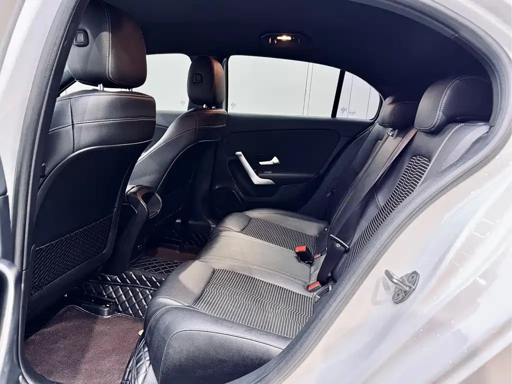 [Mercedes-Benz A-Class (Imported) 2021 A 180](https://m.che168.com/cardetail/index?infoid=56255042&pvareaid=111478&cpcid=0&isrecom=1&queryid=1760112293782$0$b4101ee3-52f9-4d42-a89d-79e5e41af96e$97224$1&cartype=30&cxextraparamsnew=&offertype=240&offertag=0&activitycartype=0&cstencryptinfo=&encryptinfo=&userareaid=0&adfromid=30165021&fromtag=0&ext=%7B%22urltype%22%3A%22%22%7D&otherstatisticsext=%7B%22cartype%22%3A30%2C%22eventid%22%3A%22usc_2sc_mc_mclby_cydj_click%22%2C%22history%22%3A%22%E5%88%97%E8%A1%A8%E9%A1%B5%22%2C%22is_remote%22%3A0%2C%22offertype%22%3A410%2C%22pvareaid%22%3A%22111478%22%2C%22srecom%22%3A%222%22%7D)

Доступен к заказу из Китая 🇨🇳 

- 2021.01 год
- пробег 26.000 км
- 1.3 л. бензин 136 л.с.
- ркпп, 2WD
- [максимальная комплектация](https://s3.twcstorage.ru/fce63e15-3d8e62ee-370b-4b89-8d4c-4cbab6bd1ed7/4e76249f-344d-4940-971c-b8d58278a4eb.pdf)
* информация по состоянию автомобиля отсутствует

Смета:
• Цена автомобиля на экспорт в Китае - 1.517.000₽;
• Растаможка - 231.403₽;
• Таможенный брокер - 110.000₽;
• Логистика Уссурийск - Москва - 250.000₽.
(крытая, застрахованная фура, сроки ~6-10 дней)

**• Цена под ключ в Москве - 2.109.000₽** (в Уссурийске минус 250.000₽)
__* актуальна с учетом курса валют на дату публикации данного объявления__ 

• Общие сроки доставки автомобиля ~ 10-45 дней

**‼️ОСТОРОЖНО МОШЕННИКИ‼️** - ПЕРЕД ЗАКАЗОМ АВТО [➡️ОБЯЗАТЕЛЬНО ОЗНАКОМИТЬСЯ⬅️](https://t.me/avtobezriskovimport/36726)

Бесплатная консультация по заказу авто 🇰🇷🇨🇳 писать [МЕНЕДЖЕРУ 👈](https://t.me/avtobezriskovmanager) 

[🧮 БЕСПЛАТНЫЙ БОТ-КАЛЬКУЛЯТОР](https://t.me/abr_raschet_bot) для просчета авто из Кореи и Китая за 2 минуты 🔥

Активный чат 🚘 - [ПОДПИШИСЬ И ЗАДАЙ ЛЮБОЙ ВОПРОС](https://t.me/+i2hk2XEYUqU4MzIy)

#автодо2_5млн_абр

Что скажите 🙃
👍 - класс, себе бы взял(а)
👎 - лучше в РФ купить 
🥴 - спорный авто
