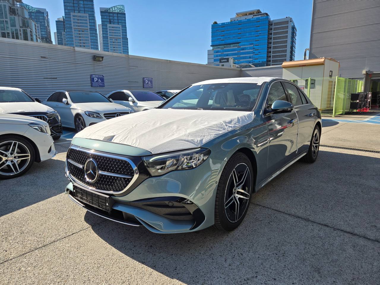 <b>Mercedes-Benz E200</b>, 2025

7 520 000 ₽

• Двигатель: 2.0л
• Топливо: бензин
• КПП: автомат
• Привод: задний
